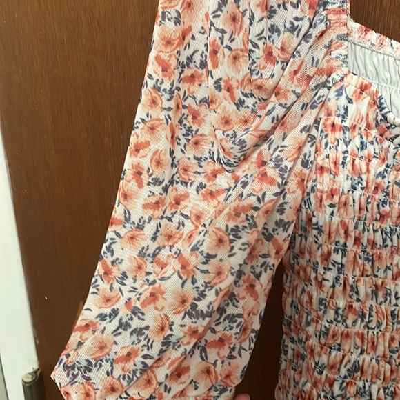 NWOT Dynamite Smocked Floral Crop Top - Picture 5 of 7